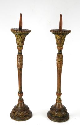 paire de chandeliers anciens en laiton avec motifs ornés