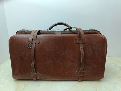 Grande mallette de voyage et sa housse