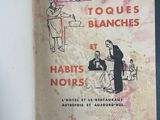 un livre sur lequel figure la photo d'une femme dans une cuisine