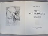 un livre sur lequel figure le dessin d'un homme