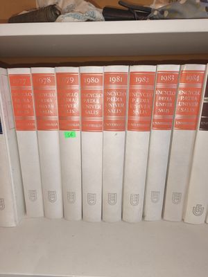 Encyclopédies UNIVERSALIS. FRAIS 22 %.