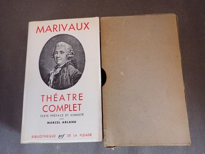 un vieux livre avec l'image d'un homme dessus