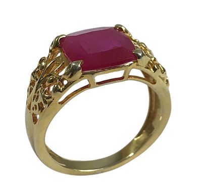 BAGUE en argent doré 925/1000, sertie d'un rubis d'environ 2…