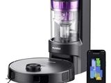 un gros plan sur un mixeur et un téléphone portable posés sur une table
