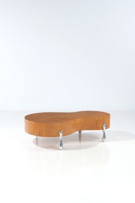 une photo d'une table basse en bois avec des pieds en métal