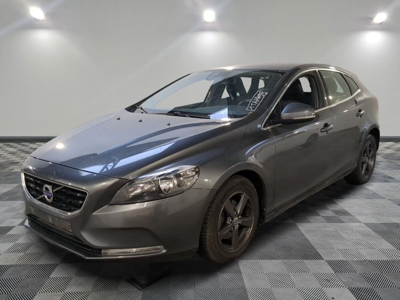 VOLVO - V40 1.6 D2 MOMENTUM - GO - Mise en service: 29/04/20…