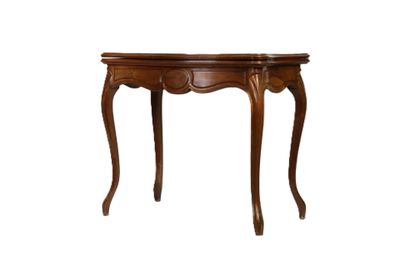 une table en bois avec un tiroir en dessous, sur fond blanc