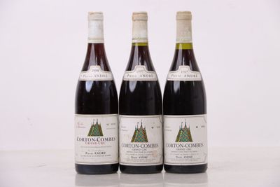 trois bouteilles de vin posées sur une table l'une à côté de l'autre