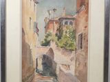 aquarelle encadrée représentant un canal, avec des bâtiments et une tour horloge en arrière-plan