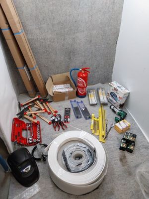 Lot de Matériels et Accessoires de BRICOLAGE dont (prix publ…