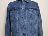 a blue jean jacket on a mannequin mannequin mannequin mannequin mannequin mannequin mannequin mannequin manne