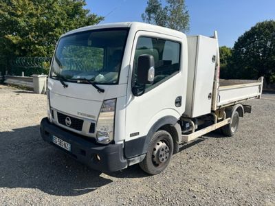 a picture of a white truck parked in a lot