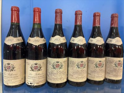 six bouteilles de vin sont alignées sur une étagère