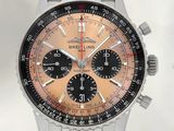 gros plan d'une montre sur fond blanc