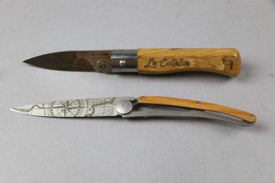 two knives that are sitting next to each other on a table