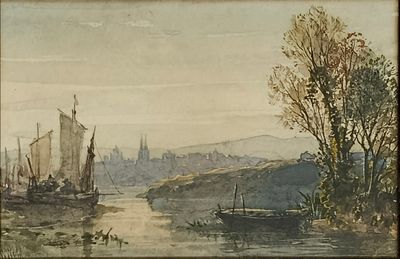 tableau représentant une vue sur une rivière avec un bateau et une ville au loin
