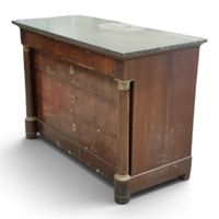 COMMODE en acajou et placage d'acajou, ouvrant à quatre tiro… (photo 3)
