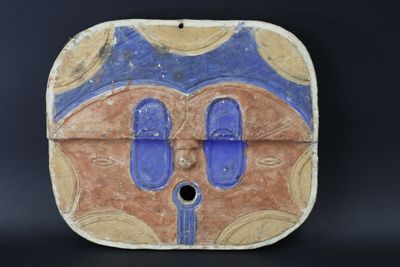 AFRIQUE: Masque en bois. Haut. 34 cm - Larg.