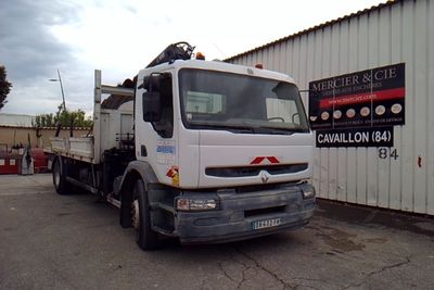 a truck that is parked in front of a building