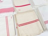 a lot of napkins that are sitting on a table