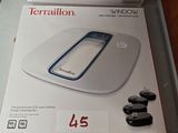 une boîte sur laquelle est représentée une télécommande