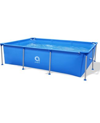 une piscine rectangulaire dotée d'une structure métallique et d'une bâche bleue