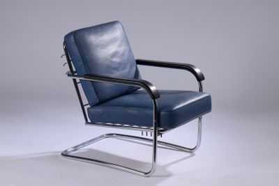 une image représentant un fauteuil en cuir bleu sur fond blanc