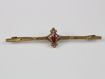 Broche barrette en or, un motif central en ogive serti d'une…