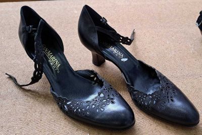 50 / Paire de chaussures à talons - SAN MARINA - Point…