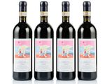trois bouteilles de vin rouge posées l'une à côté de l'autre sur une surface blanche