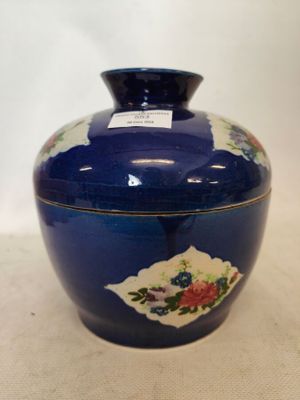 Chine, important pot couvert en porcelaine bleu à décor de m…