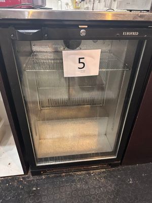 une image représentant un réfrigérateur sur lequel figure le chiffre 5