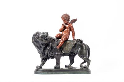 statue de Cupidon assis sur un lion, sur fond blanc