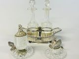 trois carafes en verre plaquées argent et un sucrier plaqué argent