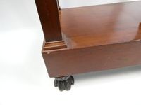 Petite table console en acajou, pieds carrés en pilastres, t… (photo 4)
