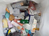 ESTHETIQUE COSMETIQUE Lot d'un 1/2 big bag contenant 300 art…