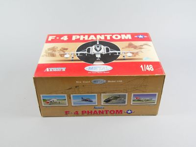 une boîte sur laquelle figure l'image d'un avion