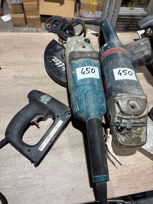 many tools that are sitting on a table together