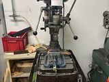 une machine qui se trouve dans une pièce, à côté d'autres machines