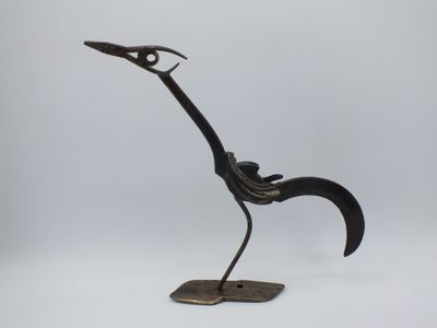 sculpture en bronze représentant un oiseau au long cou et aux longues pattes