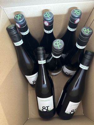 Lot de 8 bouteilles rouge Languedoc.