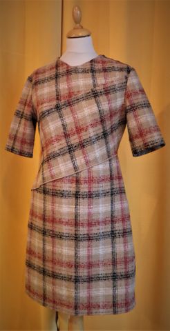 CARVEN – Robe chasuble 52% laine. Taille : 38 