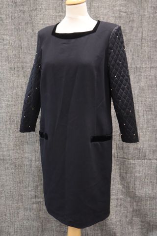 Louis FERAUD – Jolie Robe de soirée en crêpe de soie et velours n...
