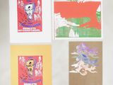 quatre cartes présentant des motifs différents, posées sur une surface blanche