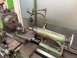 a machine that is sitting on a table in a room