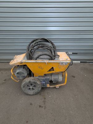 Projeteuse de produits pâteux 15 kg/min