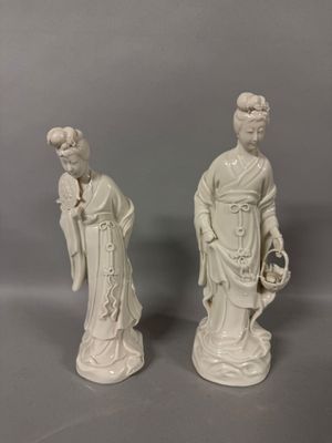 CHINE. Deux statuettes dites en "blanc de Chine" figurant de…