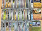 gros plan d'un jeu de cartes sur une table