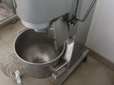 a machine that is sitting on the floor in the kitchen