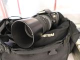 un sac photo sur lequel est posé un appareil photo
